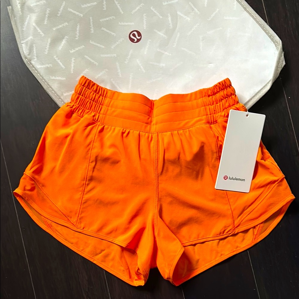 lululemon HOTTY HOT HR SHORTS 2.5” in LIT ORANGE (LITO) Sz 4 NWT